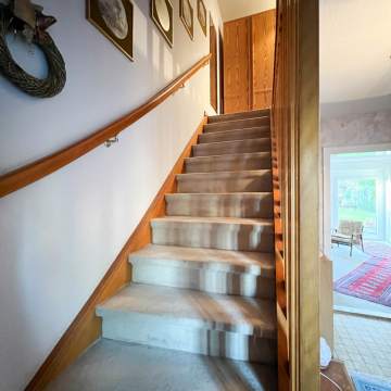 Treppe ins 1. OG Treppe ins 1. OG