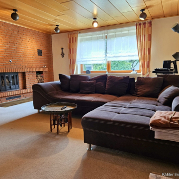 Wohnzimmer mit Kamin EG