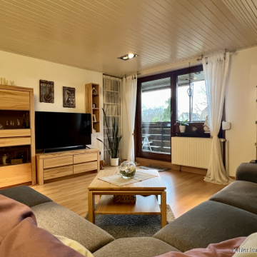 Wohnzimmer mit Zugang zur Loggia