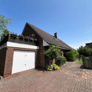 Auffahrt und Garage Auffahrt und Garage