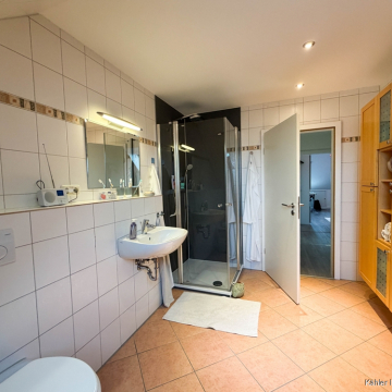 Bad DG mit Sauna Bad DG mit Sauna