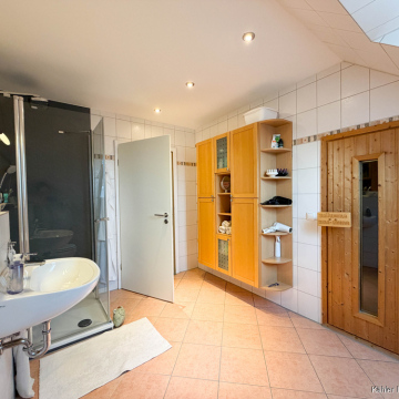 Bad DG mit Sauna Bad DG mit Sauna