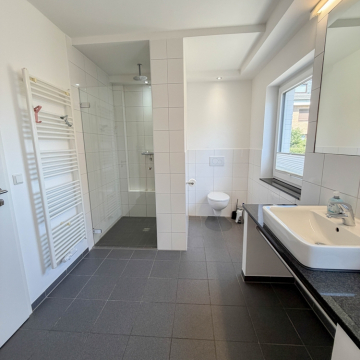 Badezimmer 2 EG Badezimmer 2 EG