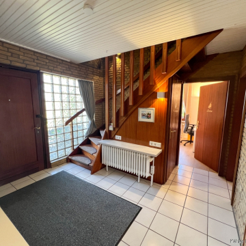 Eingangsflur mit Treppe Eingangsflur mit Treppe