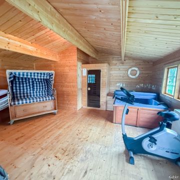 Whirlpool/ Sauna Whirlpool/ Sauna