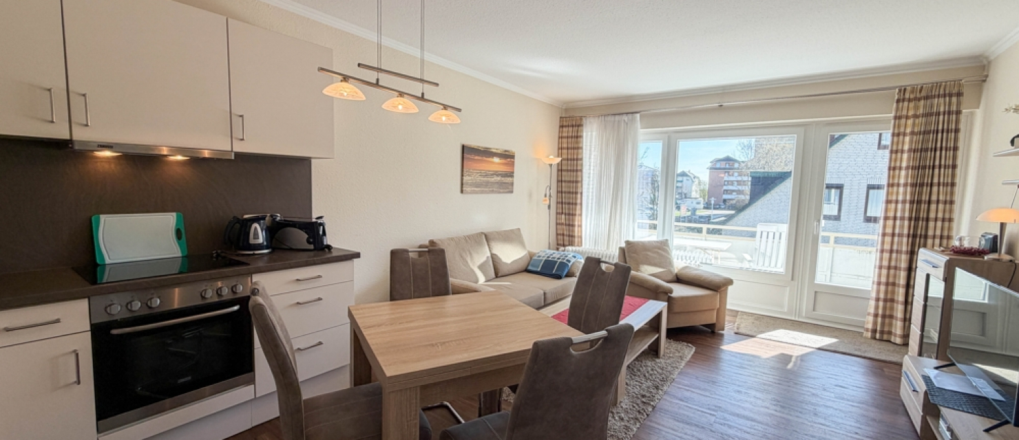 Esszimmer und Küche